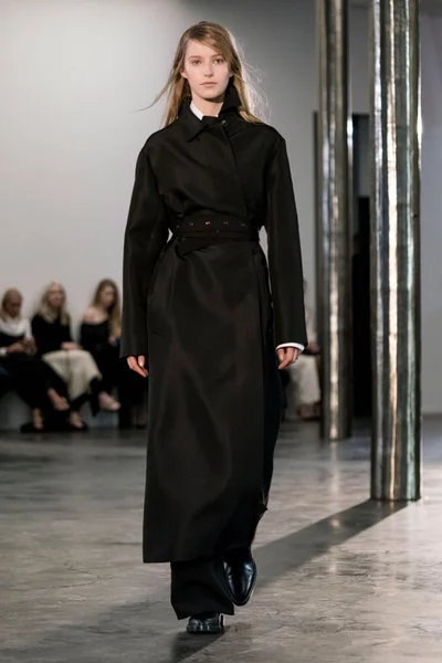 Look 18